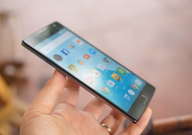 Cần gạt Alert Slider trên OnePlus 2 có tác dụng chuyển nhanh từ chế độ thông báo đầy đủ sang chế độ ưu tiên cho đến im lặng hoàn toàn.