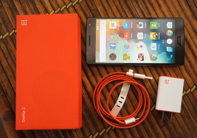 Can canh dien thoai OnePlus 2 gia 10 trieu vua ve VN