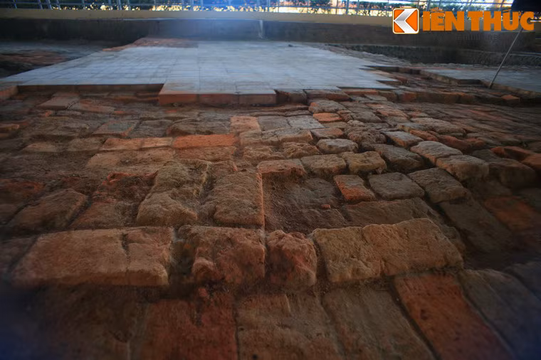 Kết quả các cuộc khai quật cho thấy nơi đây có nhiều loại hình di chỉ khác nhau như điểm cư trú cư trú, mộ táng, hố thờ, đặc biệt là các đền tháp ở cạnh nhau tuy chỉ còn phần nền.