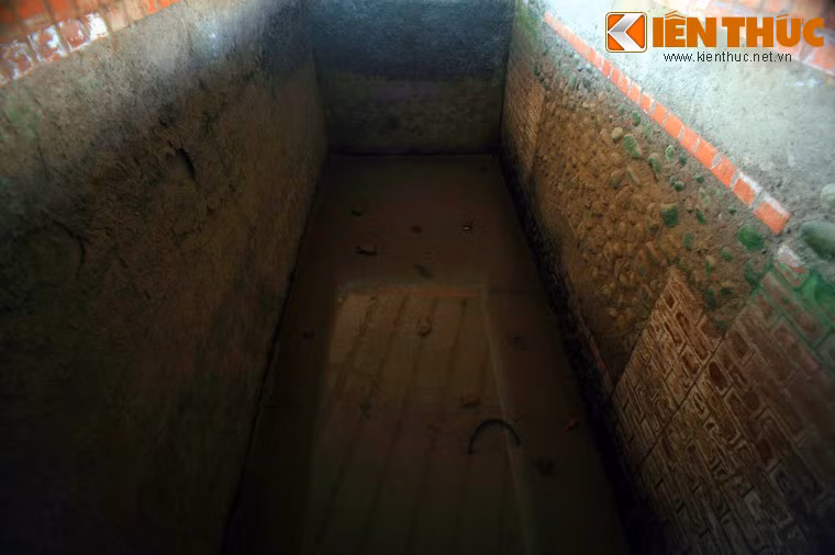 Vào thập niên 1980, các chuyên gia khảo cổ Việt Nam khẳng định Gò Thành là di tích thuộc nền văn hoá Óc Eo của vương quốc Phù Nam, niên đại từ thế kỷ 1 - 7. Ảnh: Mặt cắt một ngôi mộ táng.