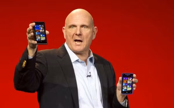  Steve Ballmer – Microsoft. Tài sản: 22,7 tỉ USD. Cựu giám đốc điều hành Microsoft, Steve Ballmer nổi tiếng với phong cách thuyết trình sôi nổi một cách đặc biệt. Sau khi nghỉ làm ở Microsoft, hiện Steve chỉ tập trung chỉ yếu vào đội bóng rổ Los Angeles Clippers của ông. Năm 2014, Steve mua đội bóng rổ này với giá 2 tỉ USD.