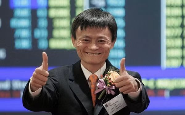  Jack Ma – Alibaba. Tài sản: 23,2 tỉ USD. Doanh nhân người Trung Quốc Jack Ma đã lập ra trang thương mại điện tử Alibaba và hiện đang là người đàn ông giàu nhất Trung Quốc. Jack Ma cũng là người giàu thứ 18 thế giới, theo xếp hạng của Bloomberg Billionaires Index.