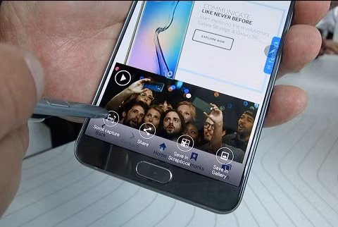  Chụp website. Đôi khi, bạn muốn chụp ảnh màn hình cả trang web dài để lưu lại. Nếu thực hiện thao tác này trên máy tính thì không khó nhưng trên điện thoại thì lại ngược lại. Với Note 5, bạn có thể sử dụng tính năng Scroll Capture để chụp cả trang web dài. Toàn bộ ảnh chụp màn hình sẽ được lưu lại trong ứng dụng Gallery.