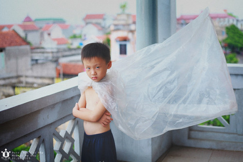 “Nó đứng trên tầng thượng, nó lườm mọi thứ, nó nghĩ nó là siêu nhân”.