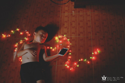 “Nó ngủ quên, nó không quan tâm điều gì ngoại trừ việc giữ lấy chiếc smartphone”.