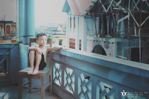 “Nhưng rồi một ngày, xã hội thế giới sẽ cho nó hay. Nó chỉ là một thằng bé đơn độc, gầy yếu...Nó nhìn về nơi xa xăm, nó ít nói đi và nghĩ nhiều hơn”.