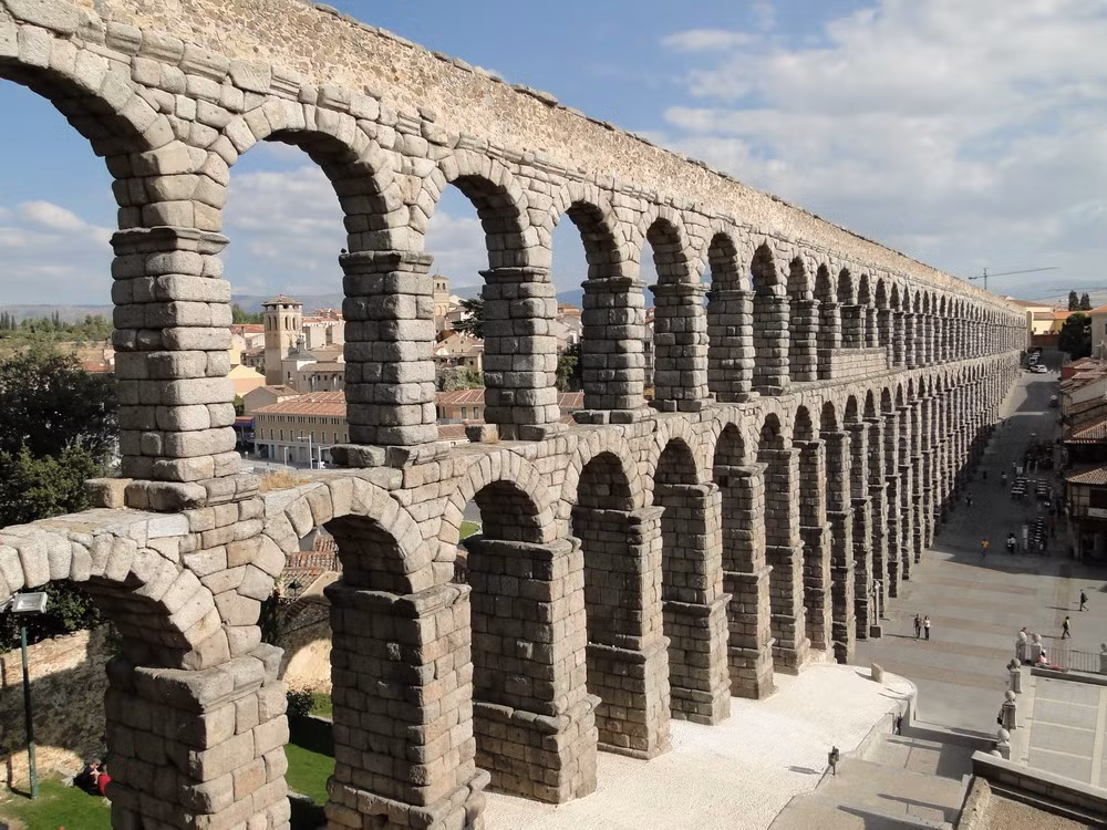 Đây là cây cầu dẫn nước dài nhất được xây dựng vào thời La Mã cổ đại.