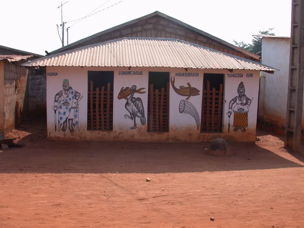 Ngày nay, chỉ còn các cung điện Glé-Glé và Guezo ở nơi đây còn nguyên vẹn và được sử dụng làm nhà bảo tàng.