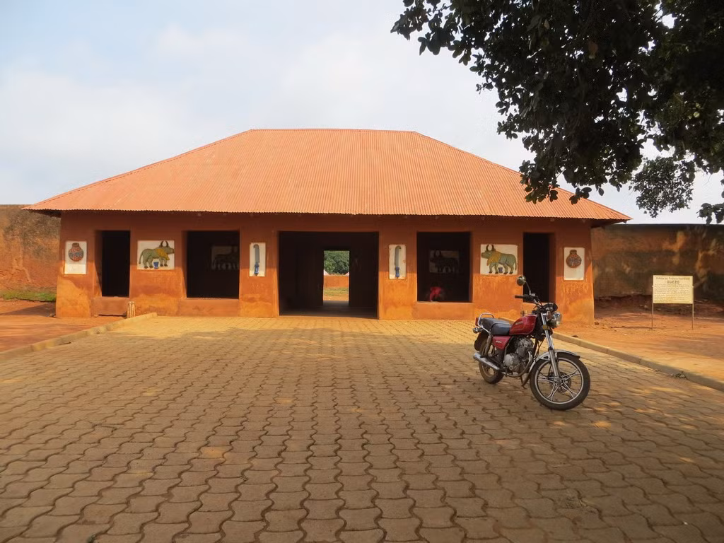 Vào năm 1985, cung điện hoàng gia Abomey đã được đưa vào danh sách Di sản văn hóa thế giới của UNESCO.