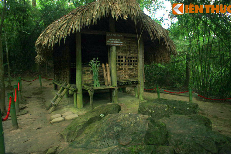 Lán Nà Lừa là một căn lán nhỏ, nằm ở sườn núi Nà Lừa trong chiến khu Tân Trào. Đây là nơi ở và làm việc của Chủ tịch Hồ Chí Minh những ngày chuẩn bị Tổng Khởi nghĩa cách mạng tháng 8/1945.