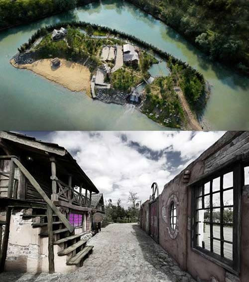  "Đảo cướp biển" tại Anh Quốc. “Đảo cướp biển” Challis được một tỉ phú giấu tên dựng nên giữa hồ tại vùng ngoài ô Cambrigde, Anh Quốc. Trên đảo có đầy đủ quán rượu, bến tàu, thác nước và bãi biển. “Chúa đảo” cho biết, ông đang chuẩn bị để có thể sống trên đảo như thần tượng của mình trong bộ phim nổi tiếng “Cướp biển vùng Caribbean”.