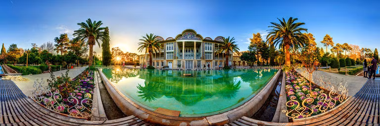 Vườn Eram là được coi là một khu vườn điển hình của nền văn hóa Ba Tư cổ.