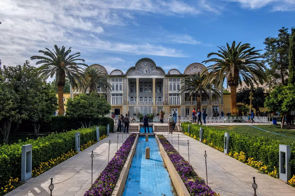 Kham pha ky quan khu vuon Ba Tu trang le o Iran