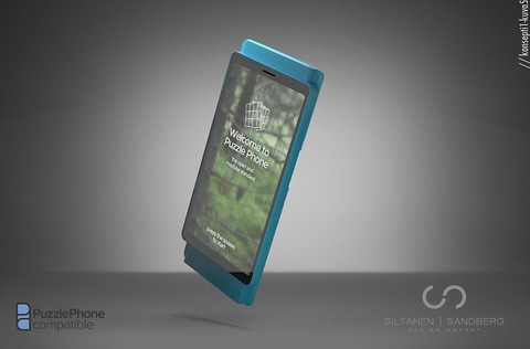  2. PuzzlePhone. Bạn đã bao giờ nghe nói đến điện thoại mô-đun chưa ? Ý tưởng về một chiếc smartphone trong đó các thành phần cấu tạo (camera, pin, màn hình, bộ xử lý ...) là những mô đun có thể hoán đổi cho nhau và được lựa chọn bởi người sử dụng chứ không phải là nhà sản xuất. Đó là nhờ Google và dự án Ara của hãng này. Tuy nhiên, có một công ty Phần Lan cũng đã phát triển một thiết bị tương tự. Sự khác biệt chính giữa dự án Phần Lan và dự án Ara là thay vì mười hay mười hai mô đun có sẵn trong dự án Ara, PuzzlePhone có ba mô đun : mô đun 1 bao gồm màn hình, các nút chính, loa và micro ; mô đun 2 gồm CPU, GPU, RAM và bộ nhớ trong ; mô đun 3 gồm pin và các thành phần chính khác. Chiếc điện thoại này hoạt động với một phiên bản tùy biến của Android và sẽ có mặt trên thị trường cuối năm nay.