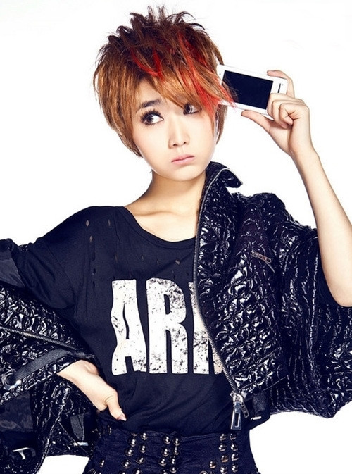 Sony Ericson A8i mang dáng dấp trẻ trung, năng động.