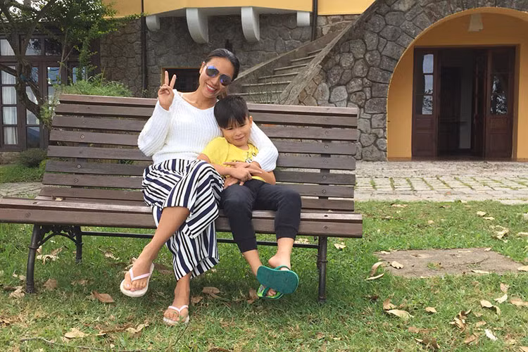 Khánh Ngọc chia sẻ con trai hứa sẽ học chăm ngoan là một trong những tin tức sao Việt trong ngày 9/5.