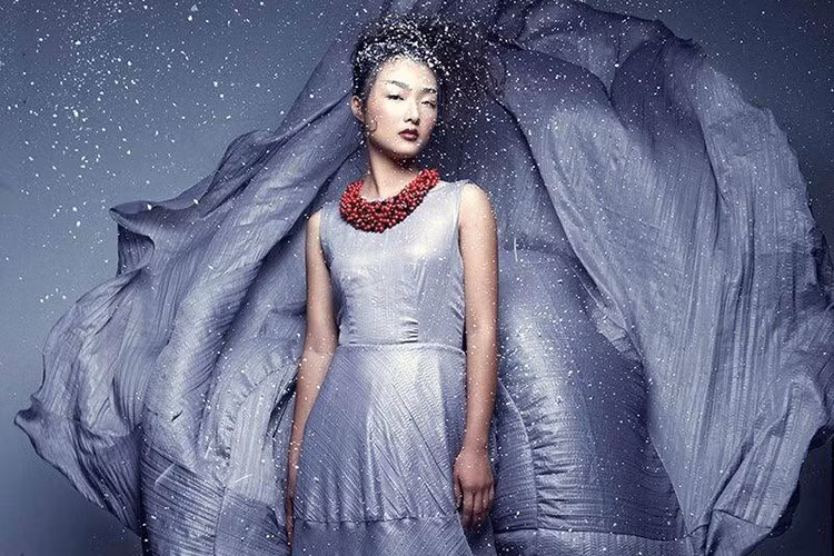 Bị gắn mác là bản sao của Châu Tấn, Linh Khiếu cho rằng cô không thấy cô giống Châu Tấn nhiều.