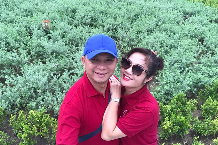 Anh Tuấn đã kết hôn vào năm 1996 với diễn viên Nguyệt Hằng sau 4 năm hẹn hò.