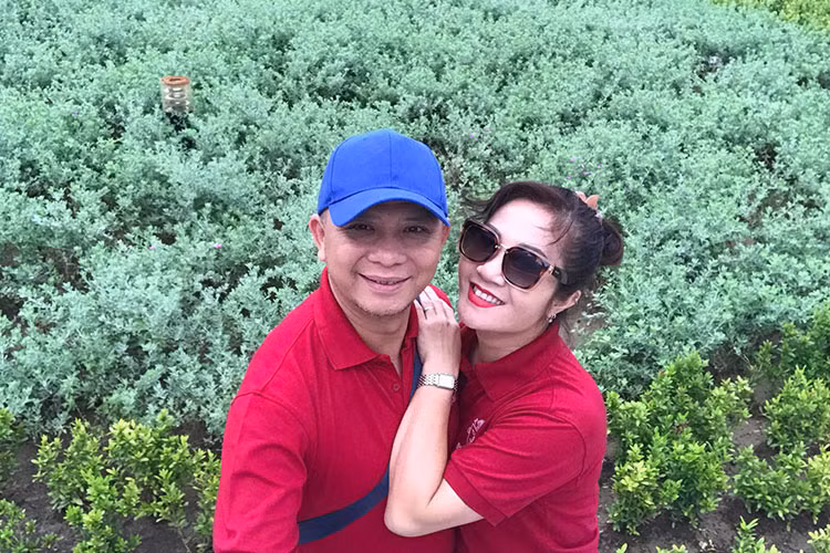 Anh Tuấn đã kết hôn vào năm 1996 với diễn viên Nguyệt Hằng sau 4 năm hẹn hò.