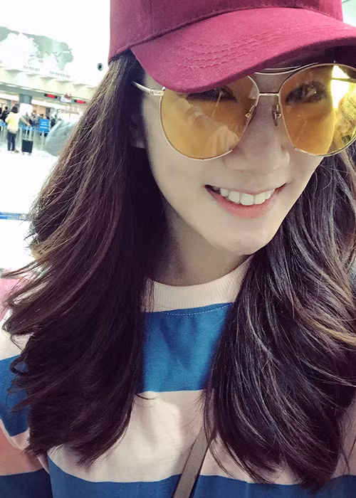 Cô gái tố Phạm Anh Khoa sinh năm 1995, là vũ công của vũ đoàn Bước nhảy.