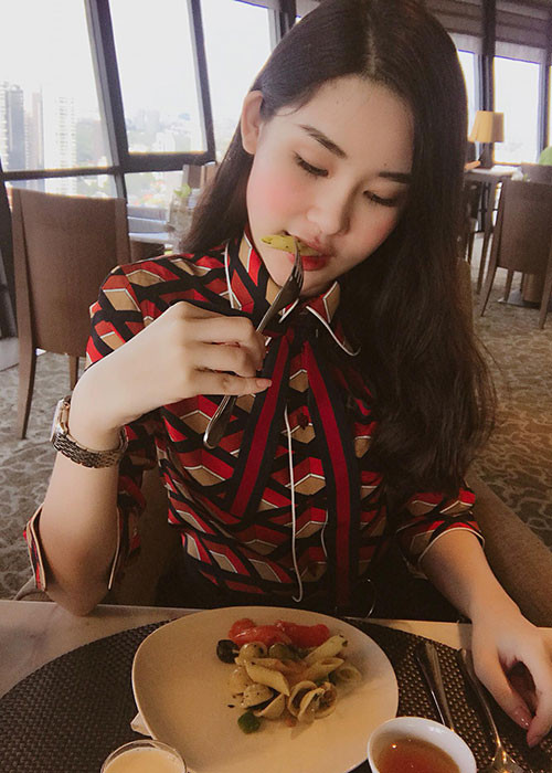 Ngân Anh chia sẻ ngày hôm nay sẽ là một khởi đầu mới.