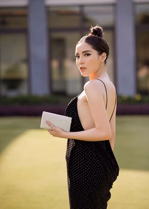 Ngoài gái hai con Tăng Thanh Hà, show diễn của Đỗ Mạnh Cường còn có sự góp mặt của Hoa hậu Kỳ Duyên.