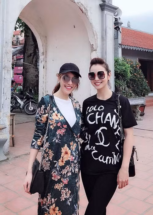 Jennifer Phạm đọ sắc cùng Quế Vân là một trong những tin tức sao Việt trong ngày 2/5.