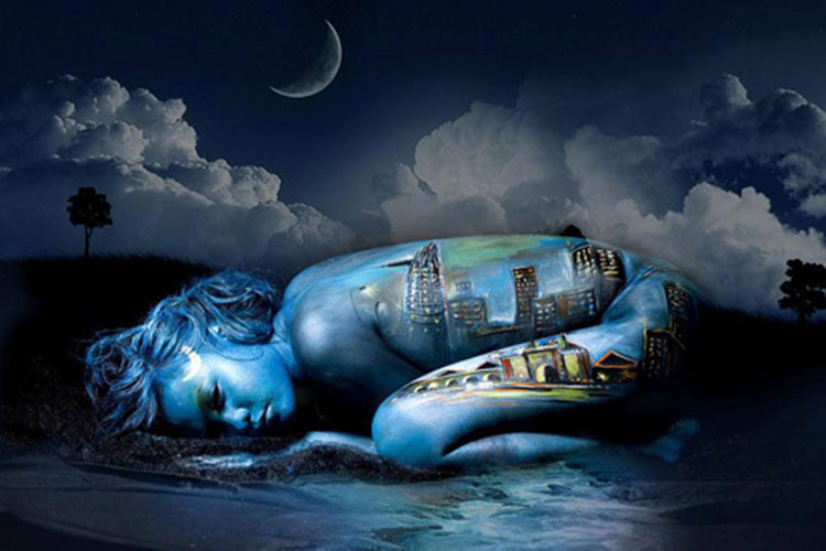 Bộ ảnh body painting của Đàm Thu Trang thực hiện để hưởng ứng chiến dịch "Giờ trái đất". Ảnh: Zing