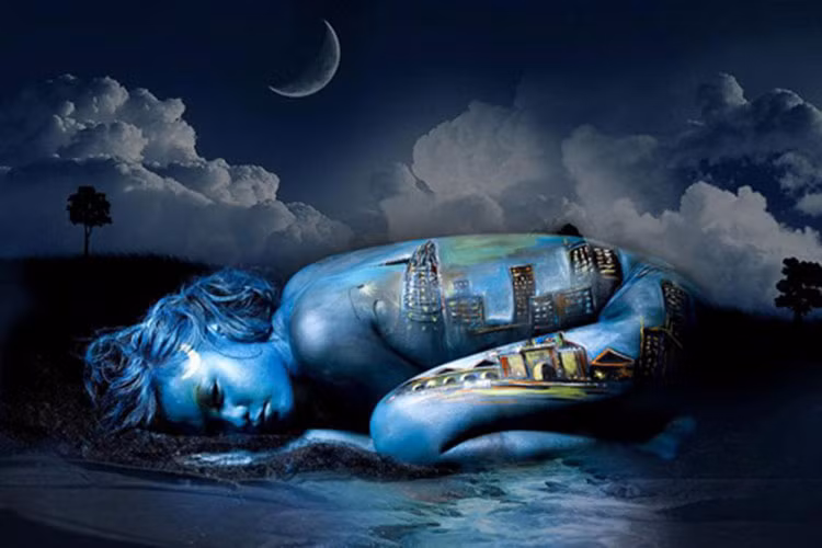 Bộ ảnh body painting của Đàm Thu Trang thực hiện để hưởng ứng chiến dịch "Giờ trái đất". Ảnh: Zing