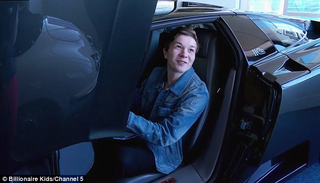 McGuire lái chiếc xe Bugatti khi cậu tròn 17 tuổi