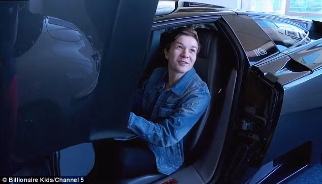 McGuire lái chiếc xe Bugatti khi cậu tròn 17 tuổi