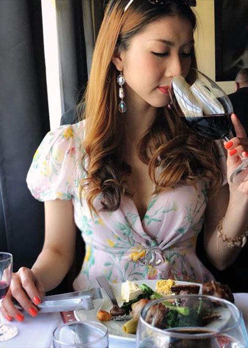 Ngọc Quyên cập nhật hình ảnh cuộc sống đời thường của mình ở Mỹ.