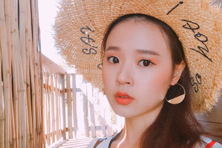 Miud trích dẫn về duyên phận: “Thì ra duyên phận đã sớm an bài trong khoảnh khắc chúng ta gặp nhau. Giống như có ai đó đã nói: Không sớm một bước, cũng không muộn một bước, vừa vặn trong ngàn vạn người, bạn sẽ gặp, người thuộc về bạn, là anh ấy. Có những người được số phận sắp đặt để gặp nhau. Dù họ có ở đâu, đi đâu chăng nữa. Một ngày nào đó họ sẽ gặp nhau”.