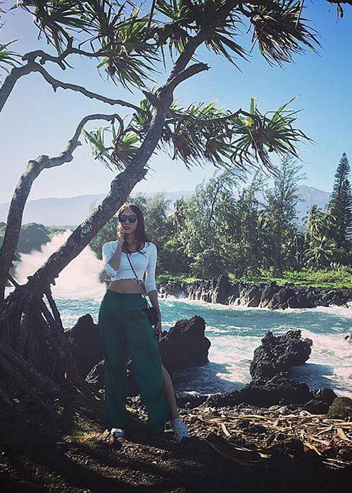 Ngọc Quyên nhắn nhủ các bạn trẻ: “Đừng để ý đến người khác đánh giá mình như thế nào, đừng ràng buộc bởi những định kiến xã hội và hai từ trách nhiệm. Hãy dám sống như cách mình muốn, chấp nhận đánh đổi để đạt được ước mơ. Đó mới là cái đích đến của hạnh phúc”.