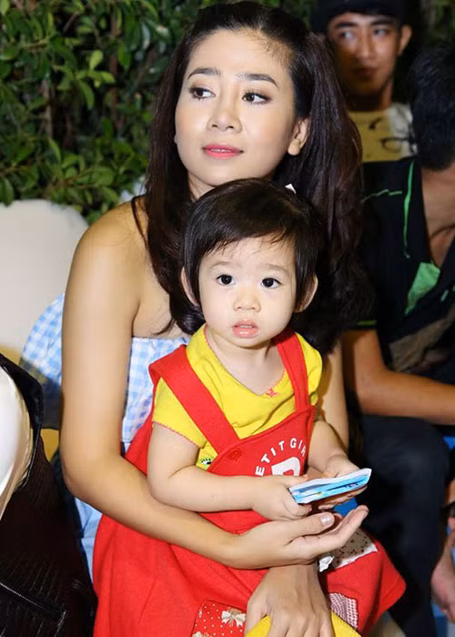 Vì mang thai, Mai Phương còn bị bố mẹ giận. Chỉ đến khi con gái Mai Phương lên 3 tuổi, bố mẹ của cô mới tha thứ.