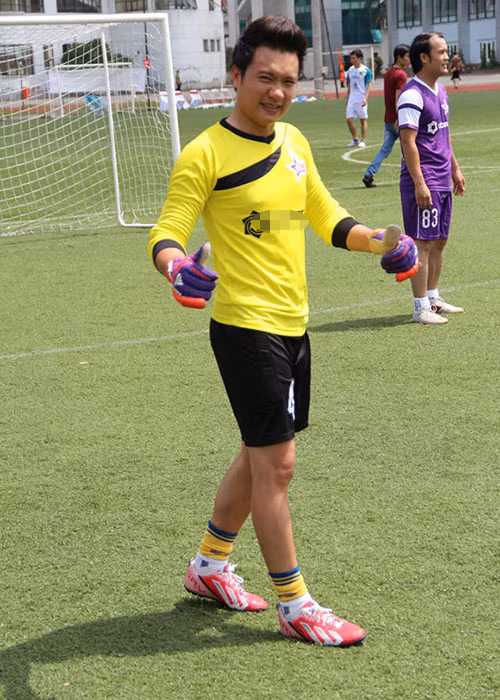Không chỉ dẫn hay các chương trình thể thao, Minh Tiệp còn là một thủ môn xuất sắc. Ảnh: Ngoisao