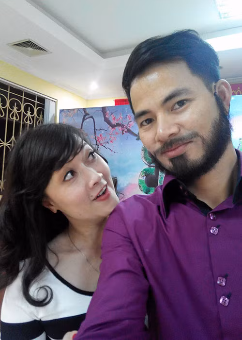 Xuân Bắc đeo bộ râu giả khiến fans thích thú.