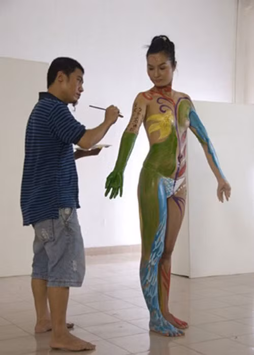 Phương Vũ Mạnh cho biết trong quá trình làm việc, anh luôn giữ khoảng cách nhất định với người mẫu, không bao giờ có chuyện tình cảm nam nữ với mẫu. Ảnh: Vietnamnet