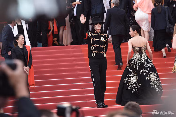 Người hóa thân Michael Jackson trên thảm đỏ Cannes 2018 ngày 15/5 xuất hiện cùng một người đẹp châu Á.