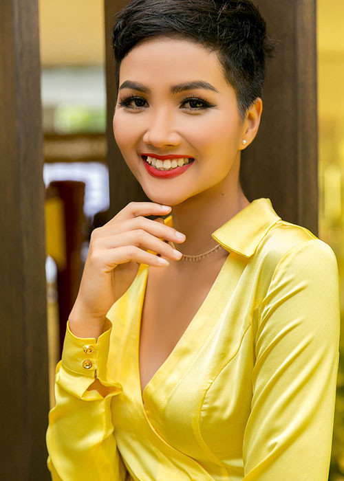 H’Hen Niê cho biết, cô không thích bó buộc bản thân vào những khuôn mẫu cố định mà thích trải nghiệm, biến hóa theo những hình tượng khác nhau.