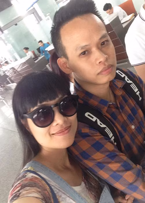 Hà Hương từng tâm sự cô bị cưa đổ bởi tính cách ít nói, trầm lặng của chồng, trái ngược hoàn toàn với cô.