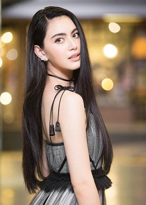 Chân dài sinh năm 1992 còn được xem là biểu tượng mới của màn ảnh Thái Lan.