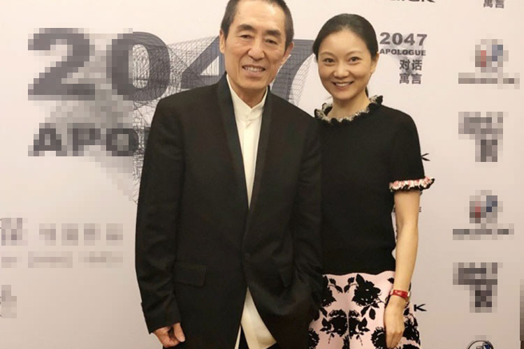 Trần Đình kém Trương Nghệ Mưu đến 31 tuổi. Cả hai bí mật chung sống từ năm 1999 và âm thầm đăng ký kết hôn vào năm 2011.