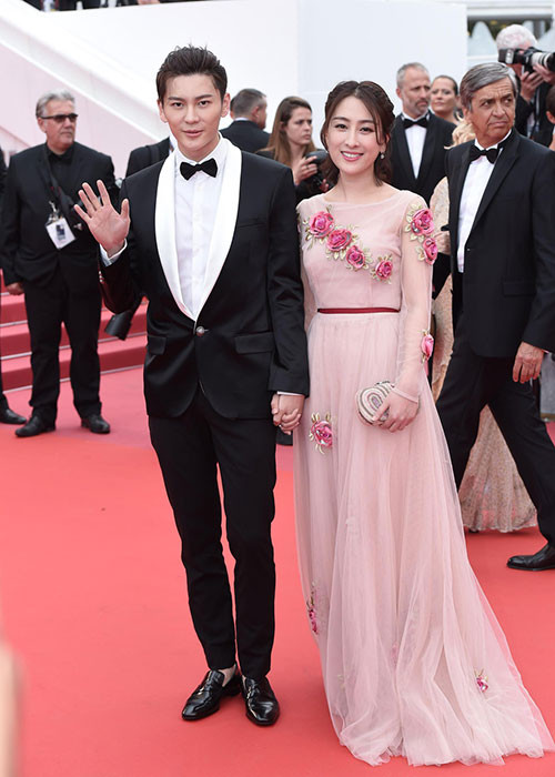 Sau ồn ào cố tình nán lại thảm đỏ đến 6 phút trong lễ khai mạc Cannes, nữ diễn viên Mã Tô xuất hiện tươi tắn trong ngày thứ 2. Ảnh: Sina