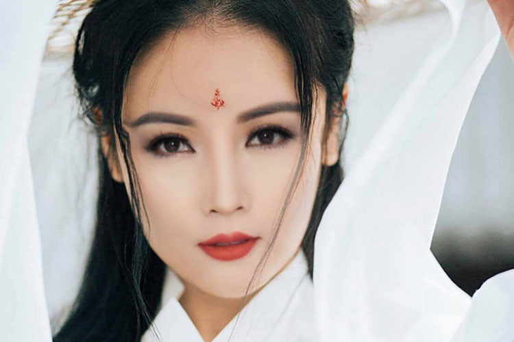 Mai Thu Huyền đang tìm kịch bản phim cổ trang.