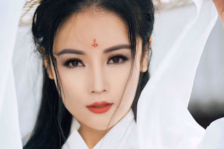 Mai Thu Huyền đang tìm kịch bản phim cổ trang.