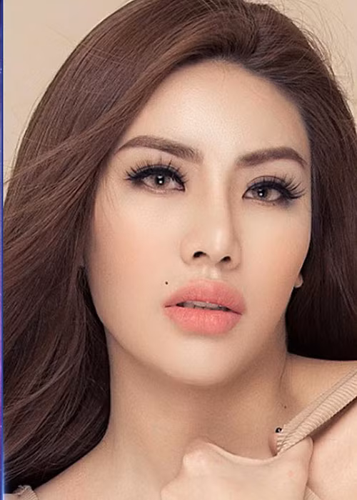 Tình cũ của Giáng Ngọc hiện bị đồn hẹn hò một hoa hậu Phạm H. Theo Giáng Ngọc, Phạm H không liên quan đến chuyện cô và đại gia P.T chia tay bởi P.T rất khéo và kín đáo.