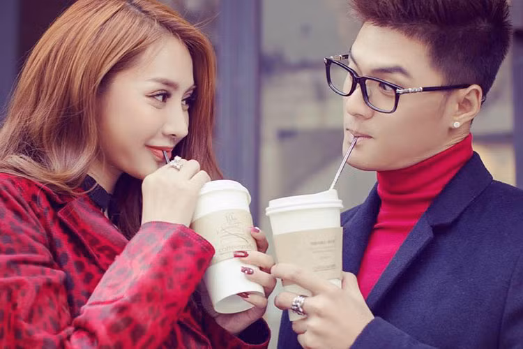 Linh Chi hạnh phúc tiết lộ dù ở xa, Lâm Vinh Hải vẫn không ngừng nghĩ và lo lắng cho cô.