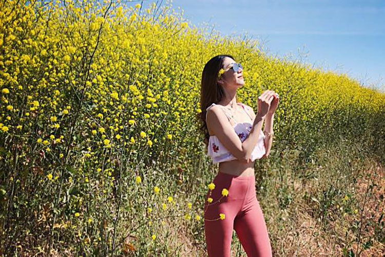 Ngọc Quyên đi du lịch cùng mẹ ở xứ cờ hoa.