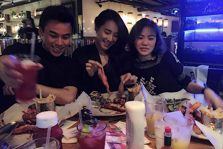 Ngày sinh nhật, Nhã Phương được đông đảo đồng nghiệp, bạn bè và người hâm mộ gửi lời chúc mừng sinh nhật. Ảnh: FBNV